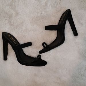 Black Minimalist Heels Size 5.5